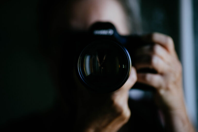 fotografo redes sociales creando contenido profesional para una marca